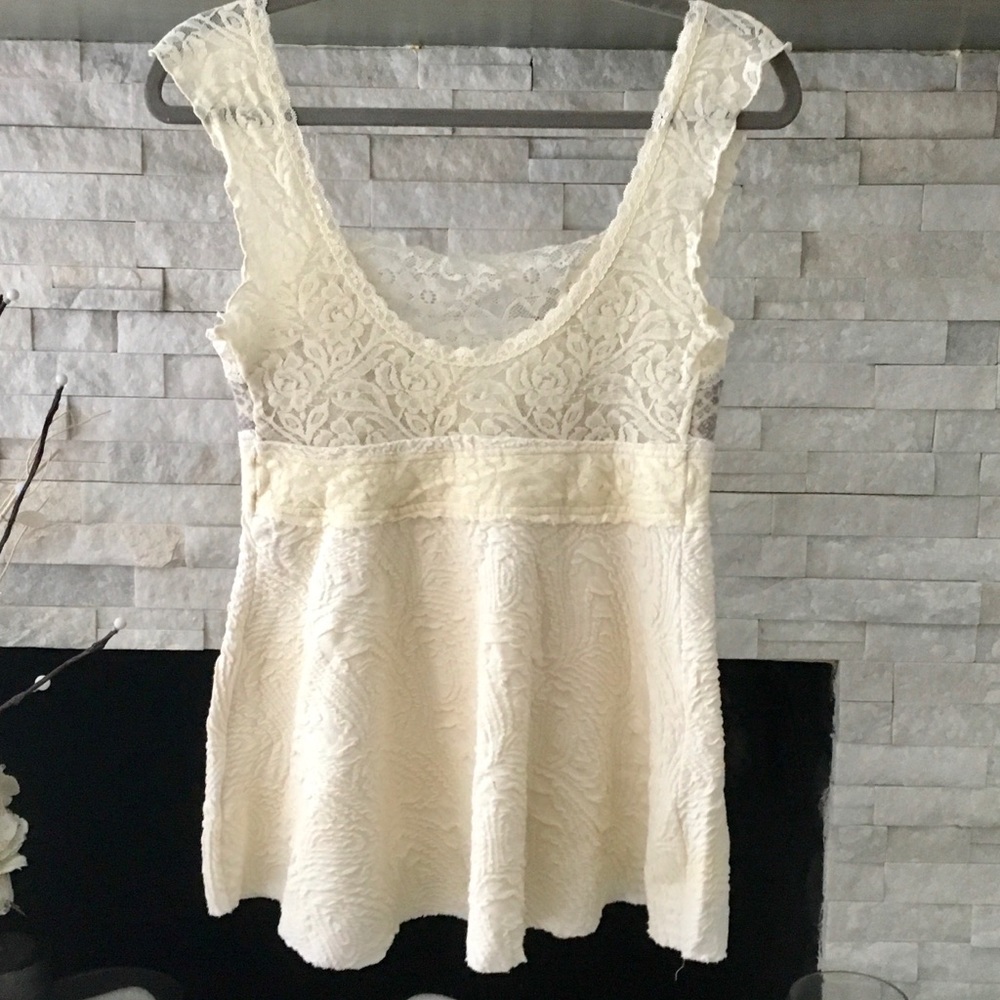 FREE PEOPLE NO SLEEVE TOP WITH LOTS OF LACE & LOVE - Picture 3 of 7